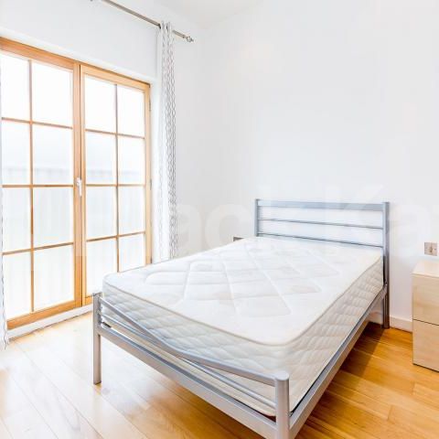 Contemporary two double bedroom flat set within a victorian townhouse - Photo 1