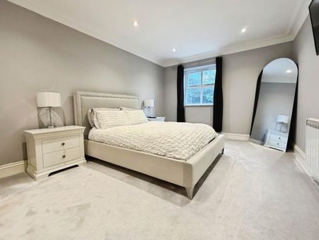 2 bedroom Flat To Let - Photo 5