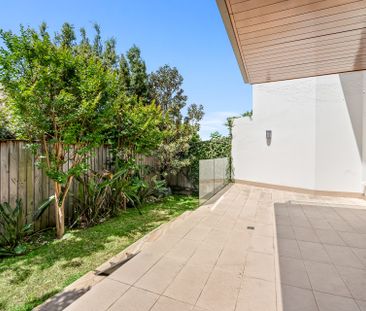 Quality townhouse capturing water and city views - Photo 5