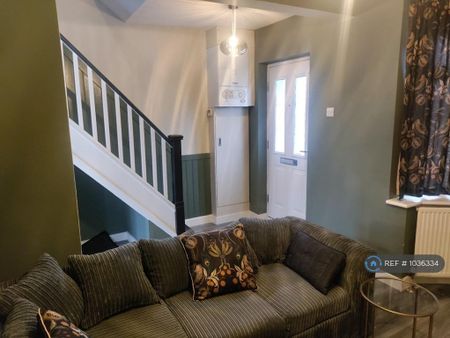 2 bedroom semi-detached house to rent - Photo 4