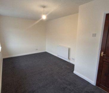 2 bedroom semi-detached house to rent - Photo 4