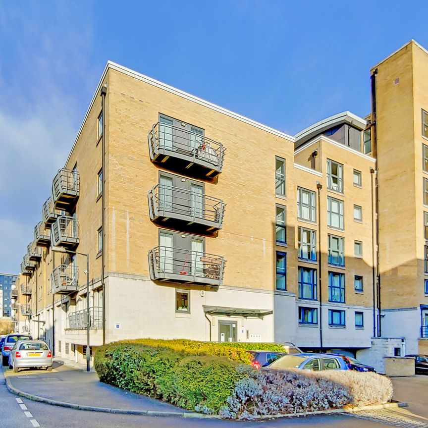 Stretton Mansions, Greenwich, SE8, London - Photo 1