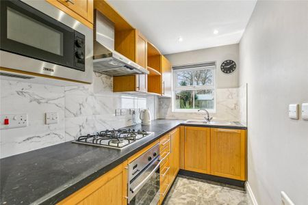 2 bedroom semi-detached house to rent - Photo 5