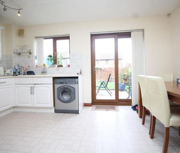 3 bedroom detached house to rent - Photo 3