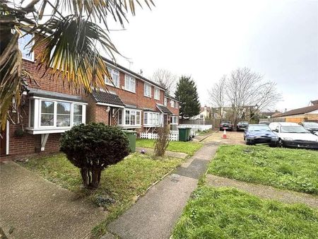 Bramley Close, Staines-upon-thames, Surrey, TW18 - Photo 3