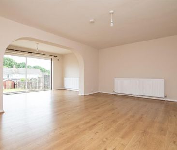 3 bedroom detached house to rent - Photo 5