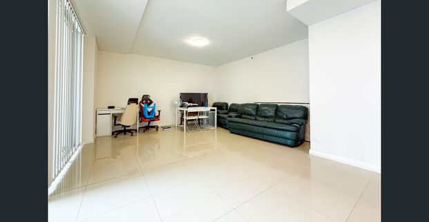 2 Bedroom 2 Bathroom and 2 Parking apartment in Mascot - Photo 1