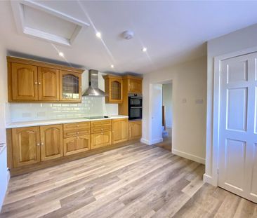 4 bedroom detached house to rent - Photo 2