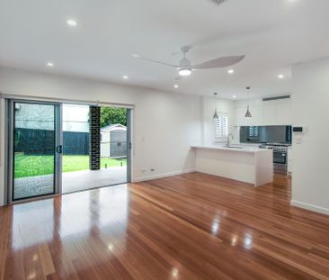 Stylish 2 Sorey 5 Bedroom Home in Convenient Location - Photo 5