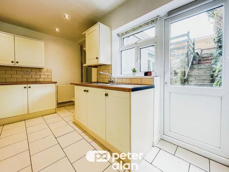 Queen Street, Tongwynlais, CARDIFF - Photo 3