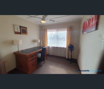 9 Lunar Way, Beckenham, WA 6107 - Photo 3
