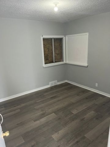 Well Maintained 8 bdrms Bungalow in Highland Park! - Photo 5