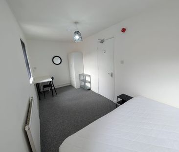 6 Bed Terraced House, Denison Court, NG7 - Photo 2
