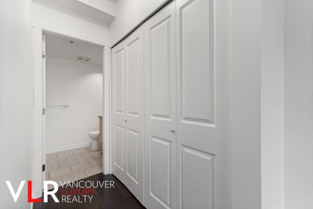 Penthouse in Downtown Vancouver, BC - Photo 3