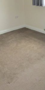 3 bed Town House - To Let - Photo 3