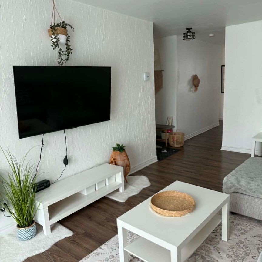 4 ½ Apartment for Rent 2 bedrooms – Ville Saint-Laurent - Photo 1