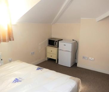 1 bedroom in a house share to rent - Photo 6