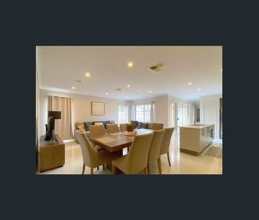 Modern 4 Bedroom Family Home - Walk to Schools, Shops & More! - Photo 5