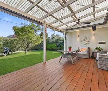 Comfortable Living in Prime Location - Photo 6