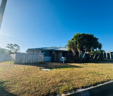 Beautiful Family Home in Prime Pimpama Location - Photo 1