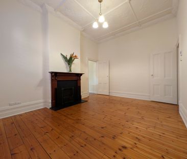 Timeless Character & City-Fringe Living in Beautiful Mile End - Photo 2