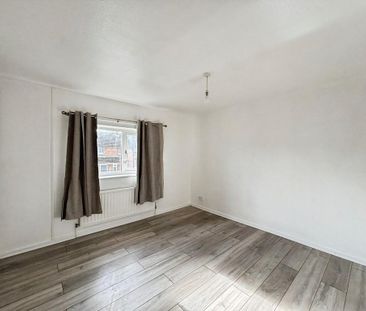 4 bedroom terraced house to rent - Photo 2