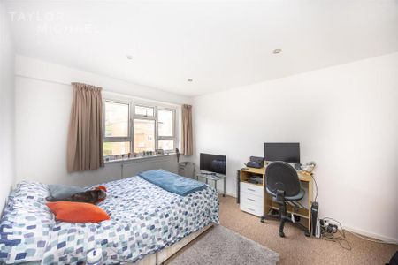 3 bedroom flat to rent - Photo 4