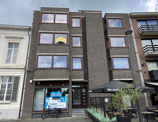 Ruim appartement met 3 slaapkamers en zicht op de markt - Foto 1