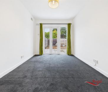 4 bedroom semi-detached house to rent - Photo 3