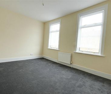3 bedroom end of terrace house to rent - Photo 3