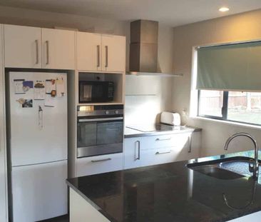 Spacious Family Home - Photo 4