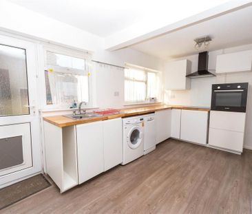 3 bedroom terraced house to rent - Photo 3