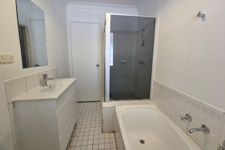 IMMACULATE PRESENTATION! - Photo 5