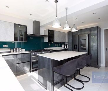 4 bedroom semi-detached house to rent - Photo 4
