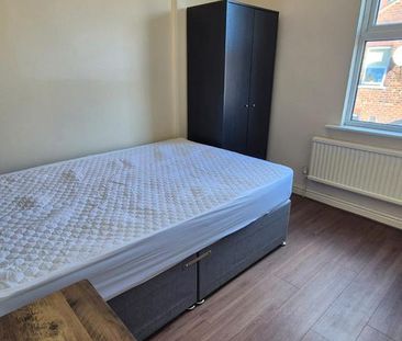 4 bedroom terraced house to rent - Photo 4