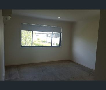 Three Bedroom Secure Townhouse - Photo 4