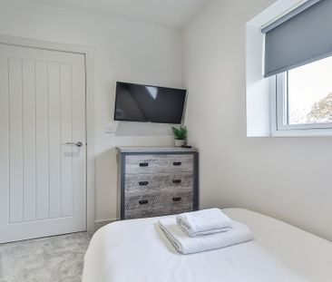 3 Bed Semi-Detached House, Ravenscroft Road, S13 - Photo 2