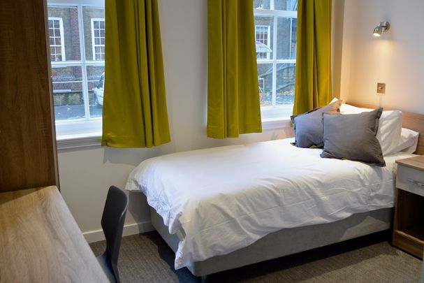 Bedsit, Foley Street, W1W - Photo 1