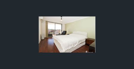 Oversized 3-Bedroom in Prestigious Grosvenor Court – Stunning Views & Modern Living! - Photo 4