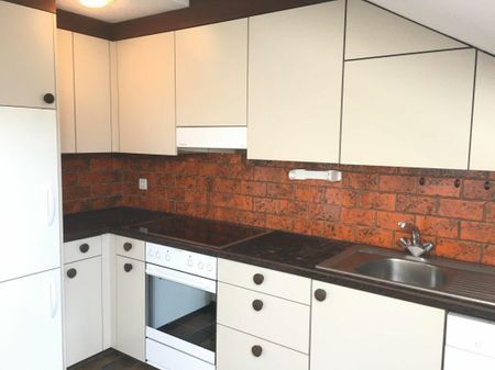 Gemütliche 3.5-Zimmer-Dachgeschosswohnung nahe Stadtzentrum - Photo 3
