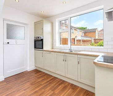 3 bedroom semi-detached house to rent - Photo 6