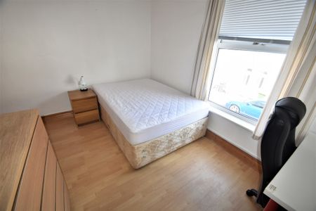 3 bedroom terraced house to rent - Photo 3