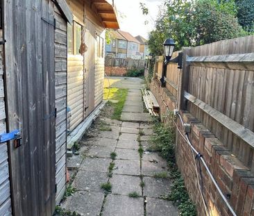 Studio to rent - Photo 3