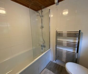 4 bedroom semi-detached house to rent - Photo 4