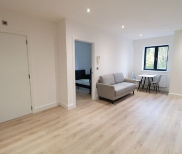 Broadoaks, Streetsbrook Road - Photo 2