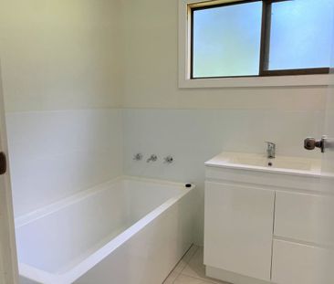 Charming Coastal Cottage - Photo 6