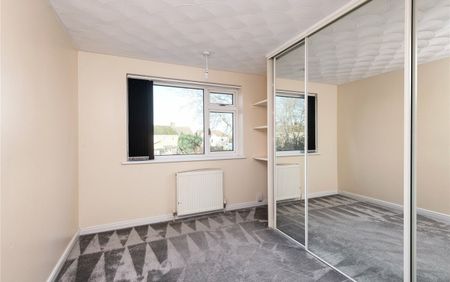 Walmer Gardens, Sittingbourne, Kent, ME10 - Photo 3