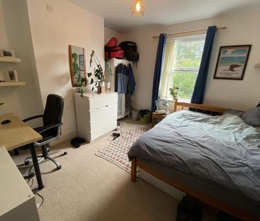 5 bedroom House To Let - Photo 3