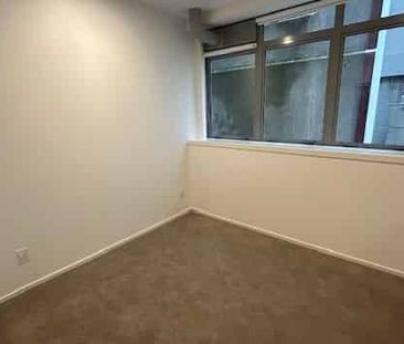 SPACIOUS TWO BEDROOM APARTMENT - CENTRAL CITY - Photo 2