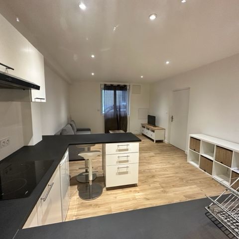 A louer superbe T1 Bis entièrement meublé quartier Siam - Photo 1